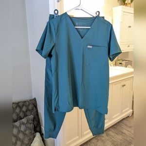 FIGS Scrubs Set - 
Caribbean Blue FIONlite™